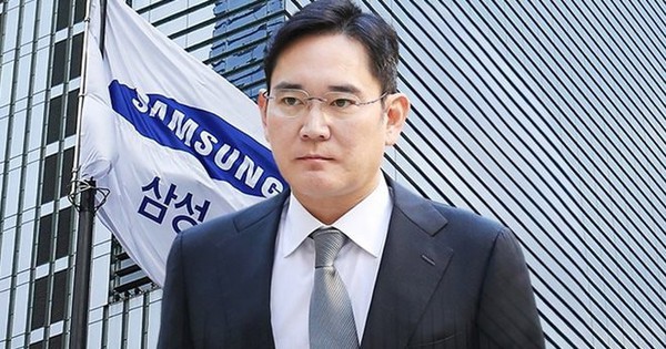 Trước áp lực phải tiêu núi tiền mặt 74 tỷ USD, ...