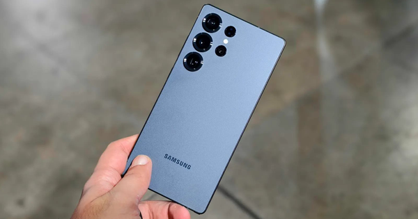 Cây bút công nghệ: "Thử dùng mẫu điện thoại bị chê nhàm chán của Samsung, tôi chợt nhận ra mình đã sai lầm"