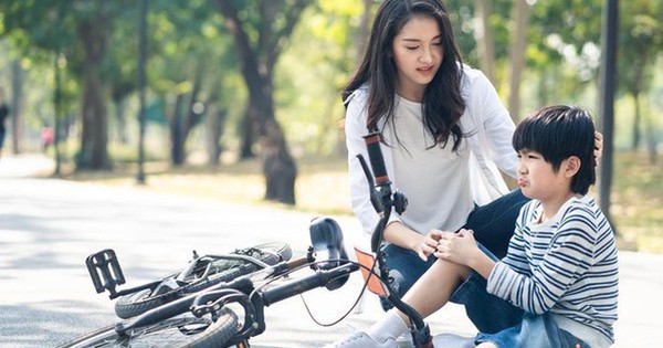 4 điều cha mẹ càng nghiêm khắc, tương lai con cái càng rực rỡ, bạn đã làm được mấy điều?