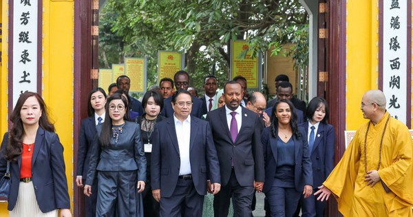 Thủ tướng Phạm Minh Chính cùng Thủ tướng Ethiopia thăm chùa Trấn Quốc