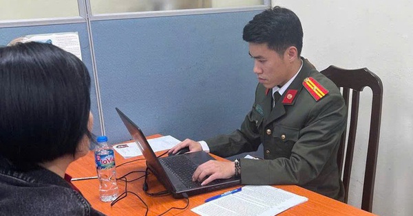 Phạt người phụ nữ livestream sai sự thật tại điểm cấp đổi giấy phép lái xe