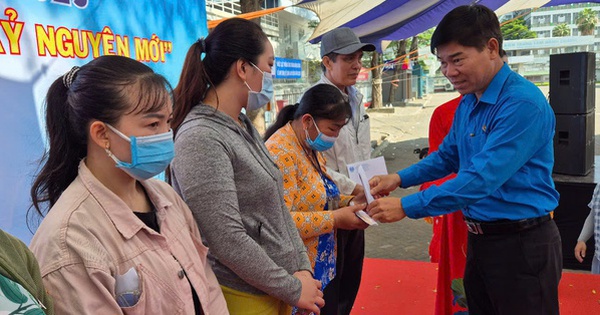 Một công ty ở TP HCM tặng 993 chỉ vàng cho công nhân