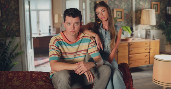 Từng coi thường bộ phim Sex Education, ai ngờ xem xong, tôi lại rút ra 1 câu quá đắt giá để trị thói "lươn lẹo" của con trai mình!