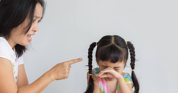 Cha mẹ kém cỏi làm con xấu hổ bởi 3 HÀNH VI - Tự tay hủy hoại đời con, khiến con tầm thường, khó vươn xa trong tương lai