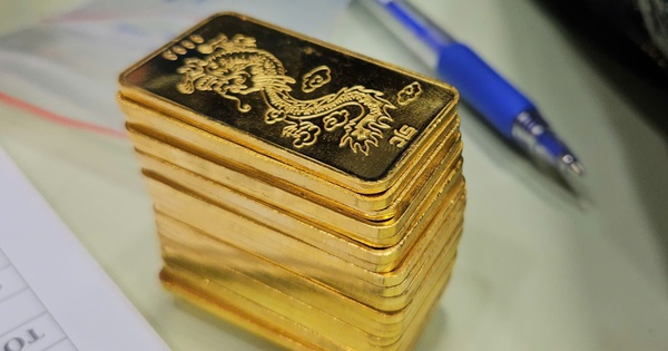 Tối 14-5, giá vàng rớt thẳng đứng