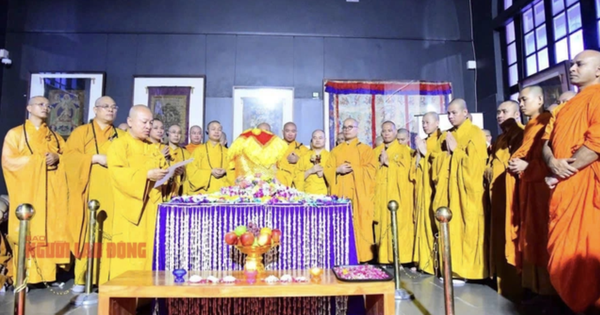 Xá lợi Đức Phật đang chuẩn bị lên máy bay từ Ấn Độ đến Việt Nam