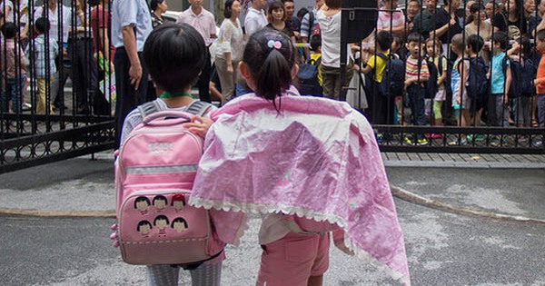 Giáo viên 30 năm nói thẳng: Nhìn bóng lưng của học sinh khi đến trường, tôi biết ngay tương lai em nào sáng hay tối