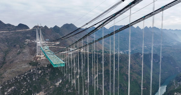 Lớn nhất, rộng nhất, cao nhất: Trung Quốc khiến thế giới giật mình vì xây thần tốc hàng loạt công trình khổng lồ ‘lơ lửng trên mây’, cứ hoàn thành là lập kỷ lục khó xô đổ