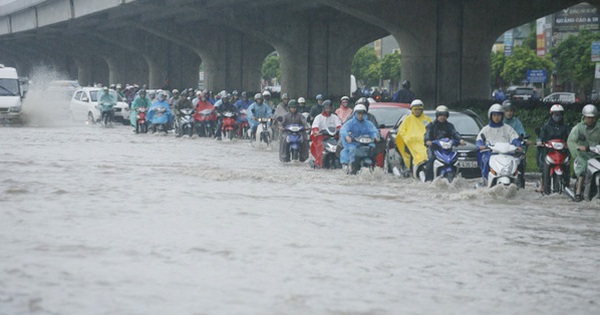 Gió mùa đông bắc liên tục tràn về giữa mùa hè, mưa to vượt kỷ lục: Chuyên gia nói gì?