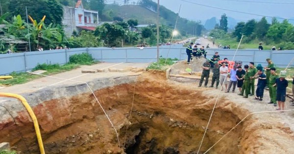 VIDEO: Hình ảnh cuối cùng của người đi xe máy trước khi lao xuống “hố tử thần” mất tích