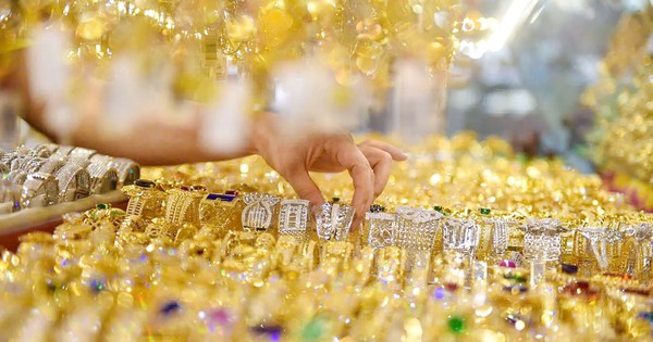 Sáng 29/5: Giá vàng nhẫn, vàng SJC giảm sốc, vàng thế giới lao dốc