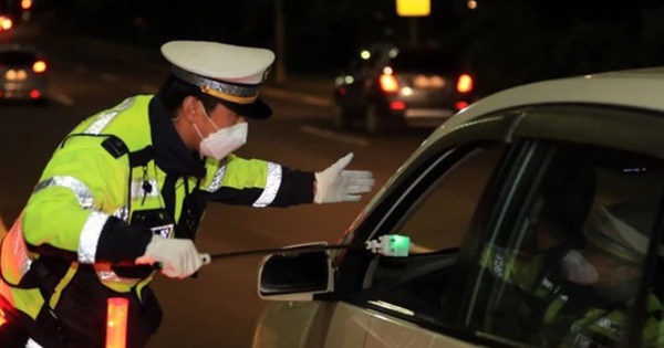 Tịch thu 250 triệu đồng trên người 2 thanh niên sinh năm 2000 và 2003, phát hiện 15 tỷ đồng vàng miếng và tiền mặt ẩn giấu