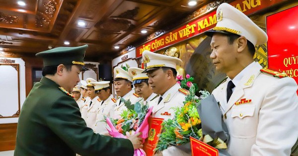 68 Cán bộ Công an Lâm Đồng tự nguyện nghỉ hưu trước tuổi , tạo điều kiện kiện toàn nhân sự