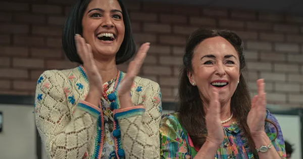 Xem phim Sex Education, tôi học lỏm được cách dạy con cực hay: Tôn ti gia đình giữ vững, mà bố mẹ - con cái vẫn thân thiết!