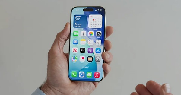 Dùng giao diện Liquid Glass "nhảm nhí, khó nhìn" trên iPhone, Apple đang cố che lấp một sự thật xấu hổ?