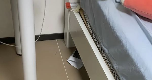 Phát hiện vật thể lạ ở khe giường của con gái, người mẹ lập tức làm ầm ĩ, cư dân mạng xem ảnh liền phán: Chị nên xem lại bản thân!
