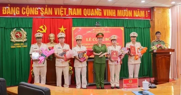 Nhiều lãnh đạo cấp phòng, cấp đội Công an Vĩnh Long nghỉ hưu