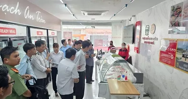 Công an gặp người tố cáo C.P Việt Nam bán "thịt bẩn" tiếp nhận chứng cứ