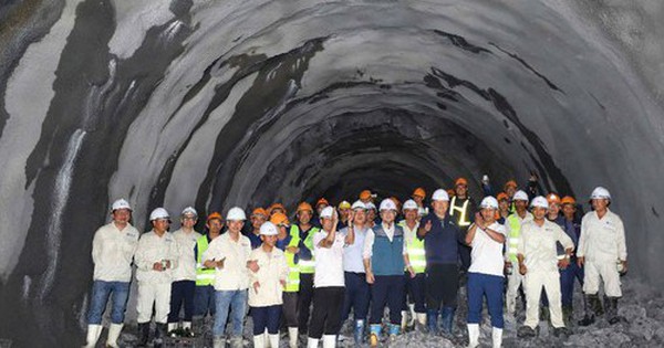 Đèo Cả báo tin vui: Sau 16 tháng thi công liên tục bất chấp địa chất yếu, hầm đường sắt dài 580m chính thức được đào thông
