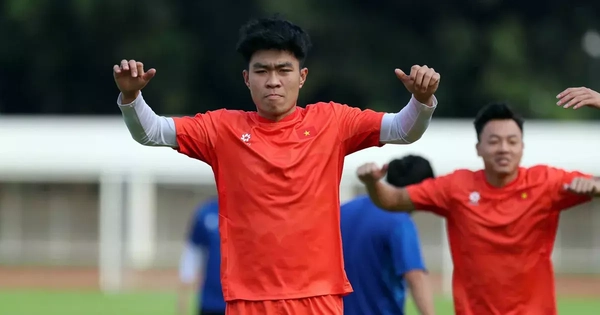 Lý Đức báo tin vui đến HLV Kim Sang-sik