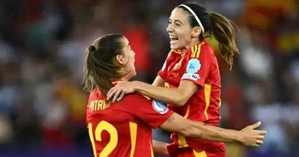 Từ giường bệnh trở thành người hùng Euro