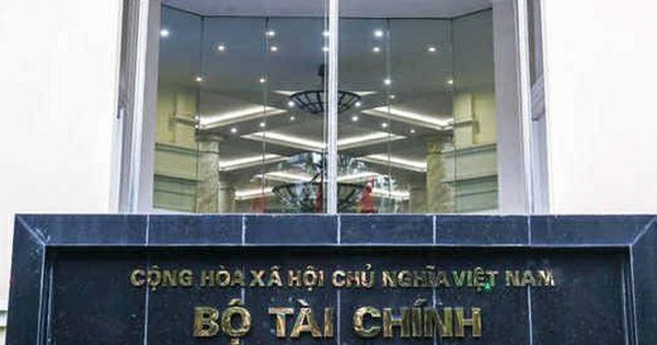 Bộ Tài chính thông tin về việc một Vụ trưởng tử...