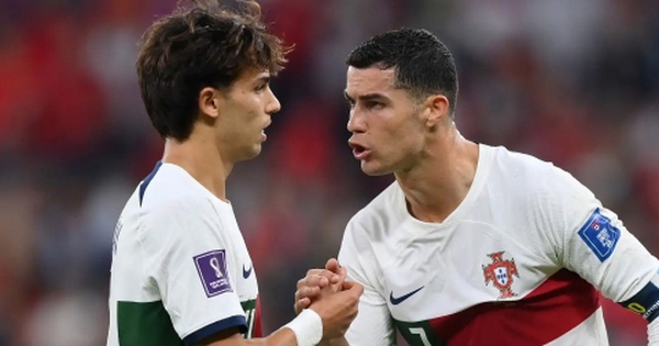 Ronaldo gọi điện thuyết phục đàn em ‘lật kèo’