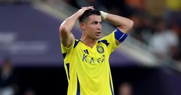 Ronaldo phẫn nộ, đe dọa gọi cảnh sát vì người hâm mộ quấy rối