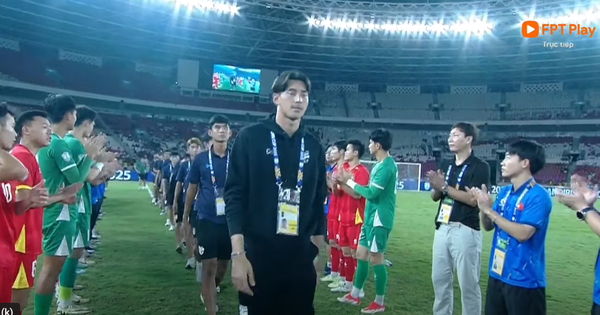 Ứng xử cực fair-play với Indonesia và Thái Lan, U23 Việt Nam nhận được nhiều lời khen ngợi