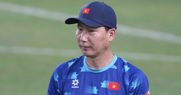 HLV Kim Sang-sik hé lộ thủ thuật đặc biệt, lên tiếng về chai nước gây tranh cãi của U23 Việt Nam
