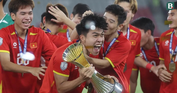 Vừa vô địch Đông Nam Á, người hùng U23 Việt Nam nhận ngay hợp đồng hậu hĩnh từ đội bóng dự Cúp C2