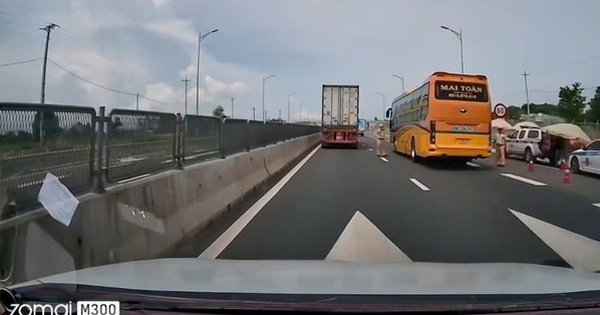 CSGT nói gì về việc dừng xe giữa đường cao tốc ...