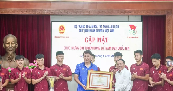 Bộ trưởng Nguyễn Văn Hùng gặp mặt, khen thưởng U23 Việt Nam sau chức vô địch U23 Đông Nam Á