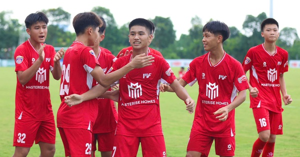Đả bại cường địch, PVF liên tục vô địch giải quốc gia