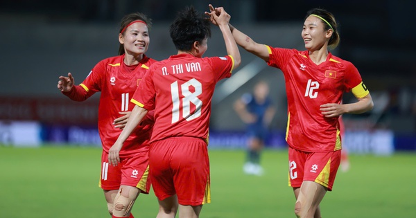 Tuyển Việt Nam xuất sắc hạ Thái Lan, giành ngôi đầu bảng AFF Cup theo cách ngoạn mục