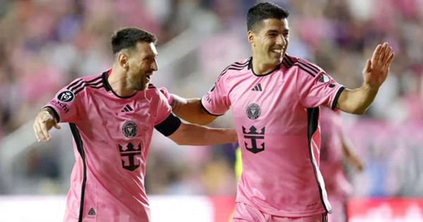 Luis Suarez muốn giải nghệ cùng lúc với Lionel Messi