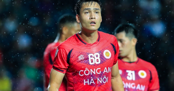 Tuyển thủ Việt Nam khâu 14 mũi