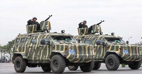 "Chiến binh thép" sở hữu giá súng xoay tròn xuất hiện tại Tổng hợp luyện diễu binh 2/9 có gì đặc biệt?