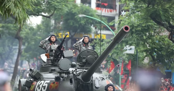 Mãn nhãn với dàn xe tăng, thiết giáp tham gia s...