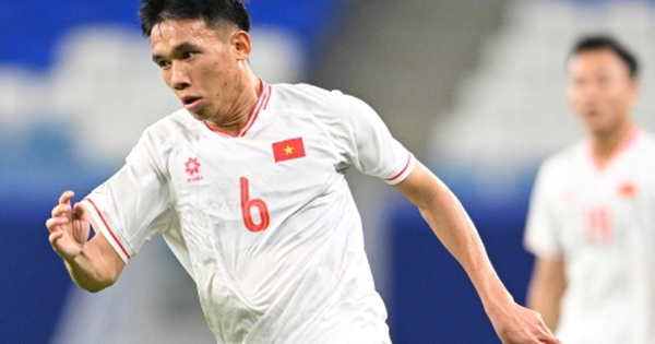 Tuyển thủ Việt Nam ‘quay xe’, thương vụ bom tấn V.League đổ bể