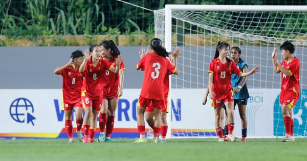 Tuyển Việt Nam ghi “mưa bàn thắng”; Malaysia thua đậm ngay trên sân nhà