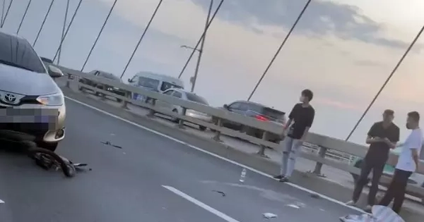 Đi xe đạp ngược chiều trên cầu Nhật Tân, người đàn ông tử vong sau va chạm với ô tô