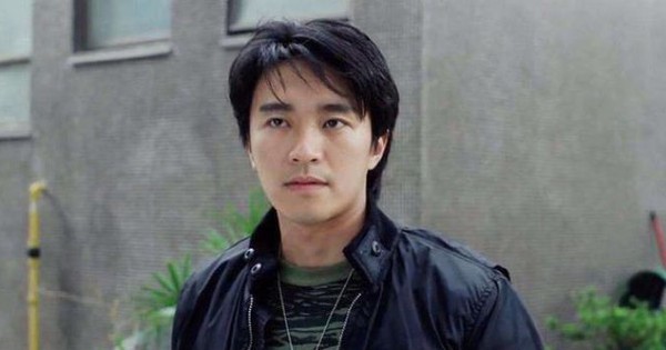 Bức ảnh nam tài tử hạng A đèo 1 cô gái trên xe ...
