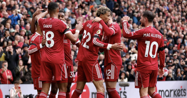 Hạ tiếp Everton, Liverpool giữ mạch toàn thắng Giải Ngoại hạng Anh