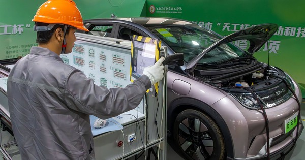 Trung Quốc thiếu hơn 1 triệu thợ sửa xe điện, 7...