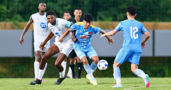 Khổ sở vì ngoại binh, ĐT Việt Nam thảm bại 0-4 trước “đại gia” V.League
