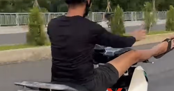 Cái kết cho nam thanh niên dùng chân điều khiển xe SH