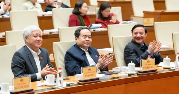 Thông qua danh sách 122 nhân sự được giới thiệu ứng cử đại biểu Quốc hội chuyên trách khóa XVI