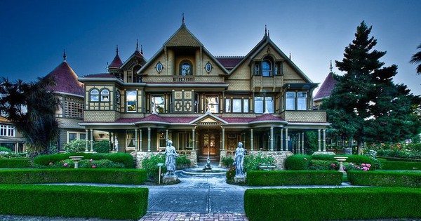 Những bí mật kinh hoàng về "ngôi nhà kỳ lạ nhất từng được xây dựng" có hơn 200 phòng, 10.000 cửa sổ và 2.000 cửa ra vào