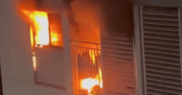 Clip cháy ngùn ngụt ở căn chung cư có mẹ và 2 con nhỏ